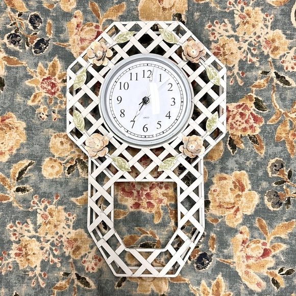 Vintage‎ Kirch | Wall Clock White/3D Floral Appliqué Metal Lattice - Picture 2 of 16
